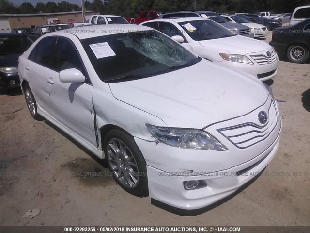 4T1BF3EK1BU581700 - 2011 TOYOTA CAMRY SE/LE/XLE 白色 照片 1