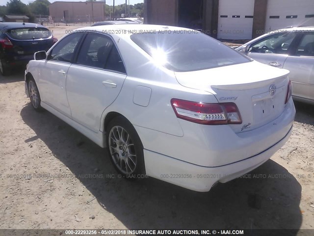 4T1BF3EK1BU581700 - 2011 TOYOTA CAMRY SE/LE/XLE 白色 照片 3