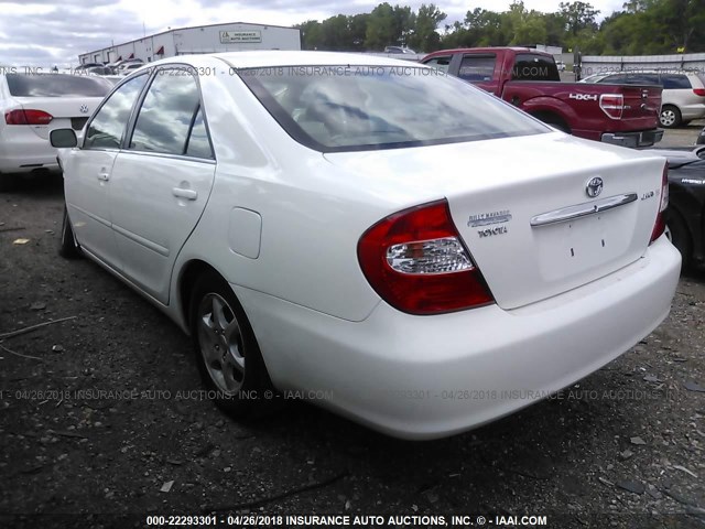 4T1BE32K24U338746 - 2004 TOYOTA CAMRY LE/XLE/SE თეთრი ფოტო 3