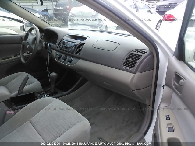 4T1BE32K24U338746 - 2004 TOYOTA CAMRY LE/XLE/SE თეთრი ფოტო 5