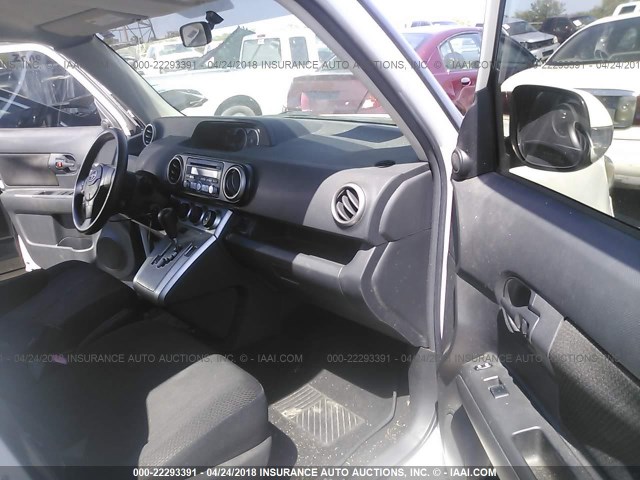 JTLKE50E781059981 - 2008 TOYOTA SCION XB თეთრი ფოტო 5