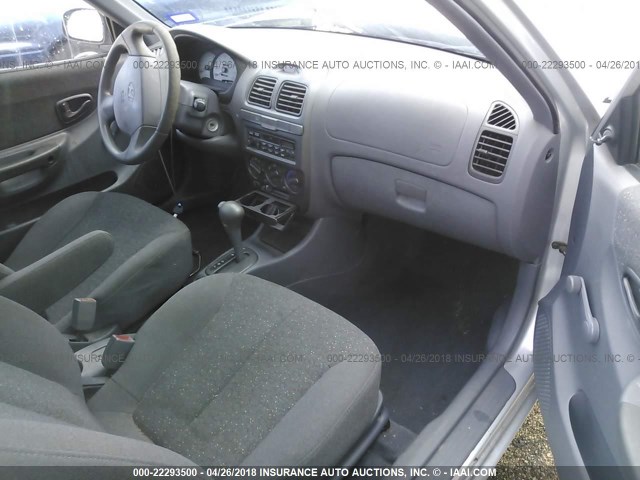 KMHCG35C22U168114 - 2002 HYUNDAI ACCENT GS SILVER photo 5