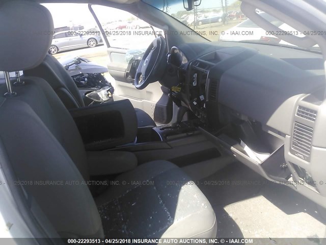 1N6AA07A37N232795 - 2007 NISSAN TITAN XE/SE/LE WHITE photo 5