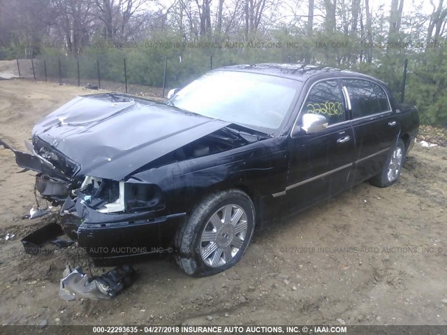 1LNHM84WX3Y600465 - 2003 LINCOLN TOWN CAR EXECUTIVE L BLACK photo 2