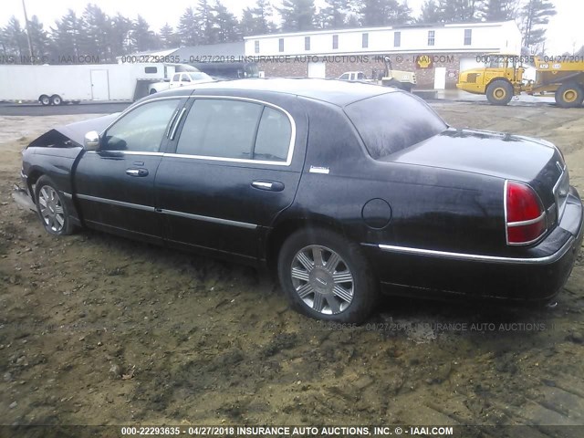 1LNHM84WX3Y600465 - 2003 LINCOLN TOWN CAR EXECUTIVE L BLACK photo 3