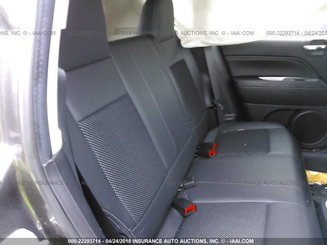 1C4NJDEB2HD205005 - 2017 JEEP COMPASS LATITUDE 灰色 照片 8