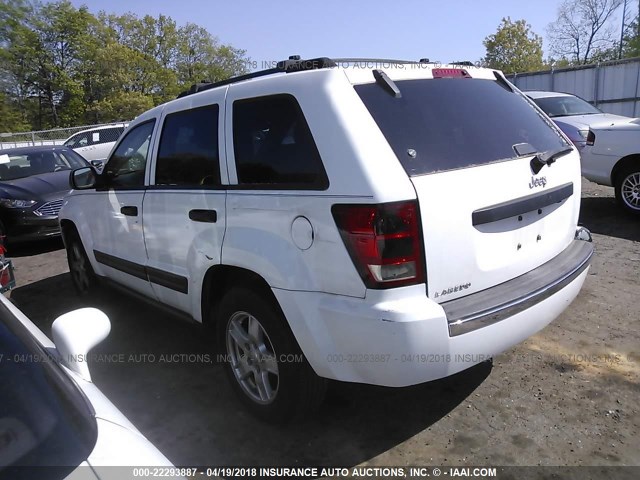 1J4GS48K15C682988 - 2005 JEEP GRAND CHEROKEE LAREDO/COLUMBIA/FREEDOM WHITE photo 3