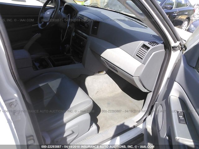 1J4GS48K15C682988 - 2005 JEEP GRAND CHEROKEE LAREDO/COLUMBIA/FREEDOM 白色 照片 5