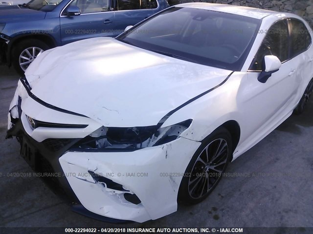 JTNB11HK2J3041565 - 2018 TOYOTA CAMRY L/LE/XLE/SE/XSE WHITE photo 6