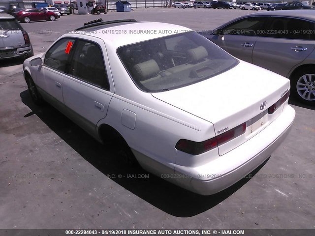 JT2BG28K2X0349797 - 1999 TOYOTA CAMRY LE/XLE WHITE photo 3