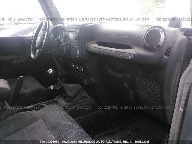 1C4AJWAG6CL169927 - 2012 JEEP WRANGLER SPORT ვერცხლისფერი ფოტო 5