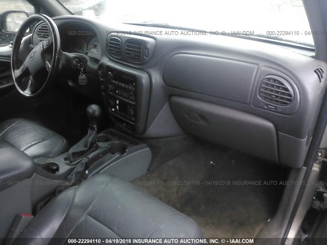 1GNDT13S122290677 - 2002 CHEVROLET TRAILBLAZER  GRAY photo 5