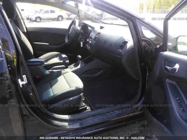 KNAFX4A6XF5268658 - 2015 KIA FORTE LX BLACK photo 5