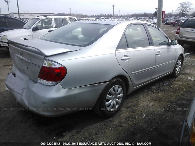 4T1BE32K75U022924 - 2005 TOYOTA CAMRY LE/XLE/SE SILVER photo 4