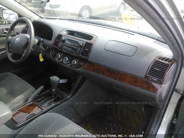 4T1BE32K75U022924 - 2005 TOYOTA CAMRY LE/XLE/SE 银色 照片 5