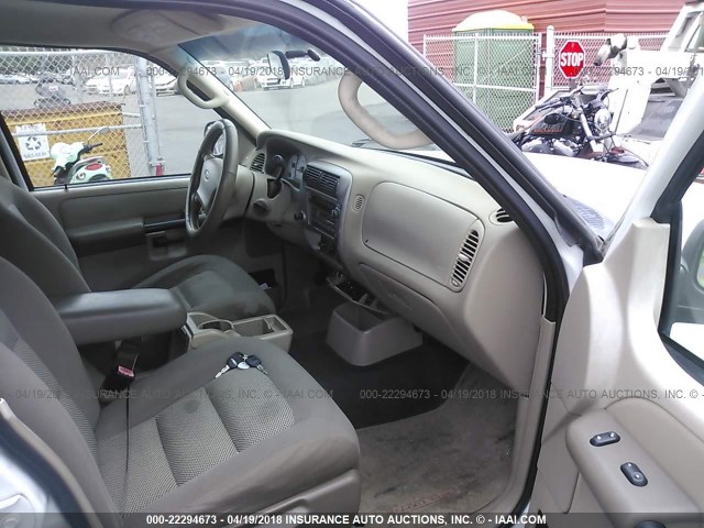 1FMZU67E43UB29724 - 2003 FORD EXPLORER SPORT TR  WHITE photo 5