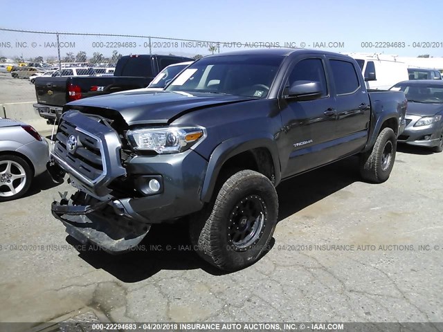 3TMAZ5CN1HM031264 - 2017 TOYOTA TACOMA DBL CAB/SR5/TRD SPORT/OR GRAY photo 2