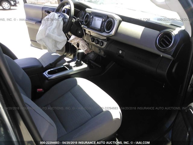 3TMAZ5CN1HM031264 - 2017 TOYOTA TACOMA DBL CAB/SR5/TRD SPORT/OR GRAY photo 5