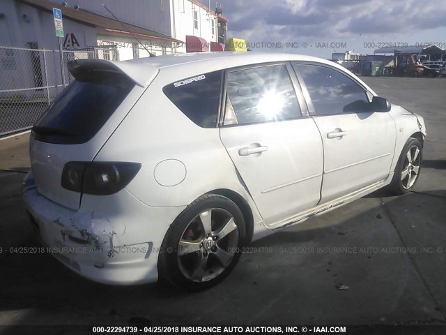 JM1BK143051315931 - 2005 MAZDA 3 HATCHBACK WHITE photo 4