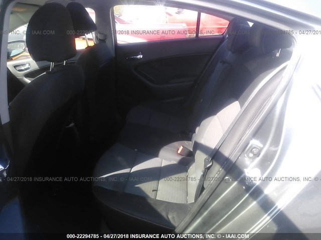 KNAFX4A62G5479726 - 2016 KIA FORTE LX GRAY photo 8