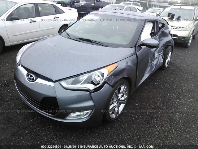 KMHTC6AD5HU313005 - 2017 HYUNDAI VELOSTER GRAY photo 2