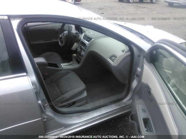1G1ZB5E08CF267811 - 2012 CHEVROLET MALIBU LS 银色 照片 5