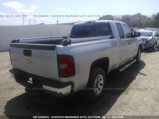 1GCRCREA3BZ312669 - 2011 CHEVROLET SILVERADO C1500  LS SILVER photo 4