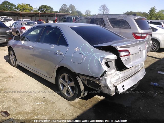 4T1BF1FK6EU428771 - 2014 TOYOTA CAMRY L/SE/LE/XLE SILVER photo 3