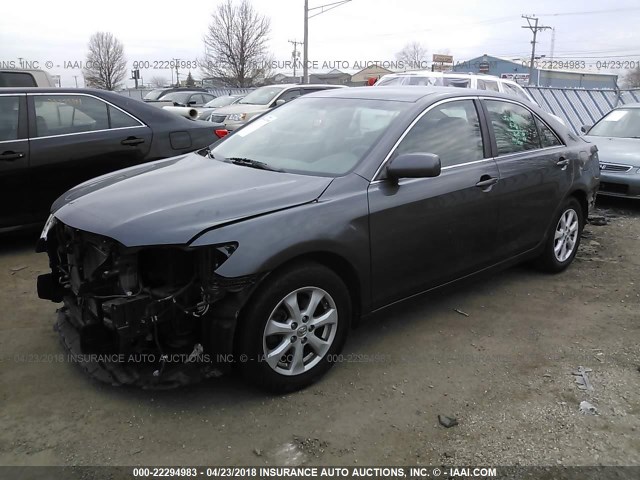 4T4BF3EK6BR117694 - 2011 TOYOTA CAMRY SE/LE/XLE 灰色 照片 2