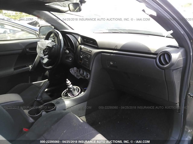 JTKJF5C79D3049817 - 2013 TOYOTA SCION TC 灰色 照片 5
