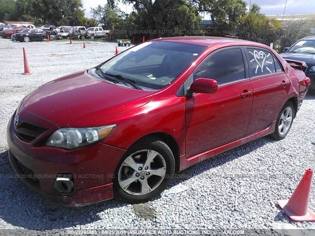 2T1BU4EE7DC988897 - 2013 TOYOTA COROLLA S/LE RED photo 2