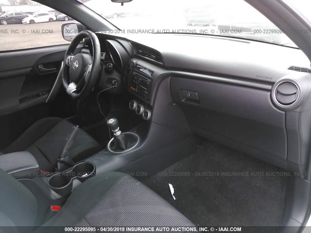 JTKJF5C77C3036174 - 2012 TOYOTA SCION TC 白色 照片 5