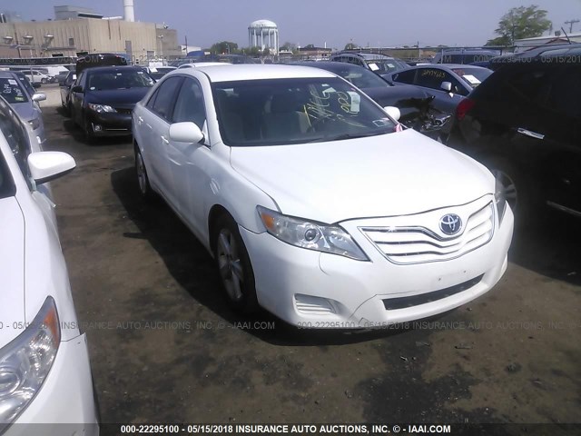 4T1BF3EK5BU714605 - 2011 TOYOTA CAMRY SE/LE/XLE WHITE photo 1