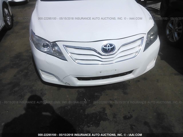4T1BF3EK5BU714605 - 2011 TOYOTA CAMRY SE/LE/XLE WHITE photo 6