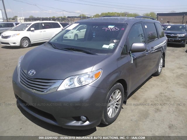 5TDYK3DC5FS657983 - 2015 TOYOTA SIENNA XLE/LIMITED GRAY photo 2