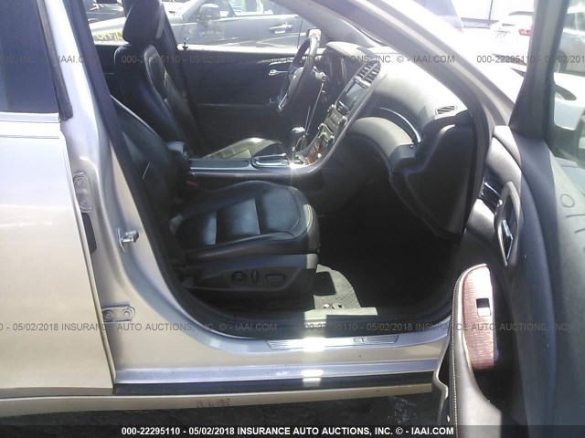 1G11H5SA5DF311533 - 2013 CHEVROLET MALIBU LTZ 银色 照片 5