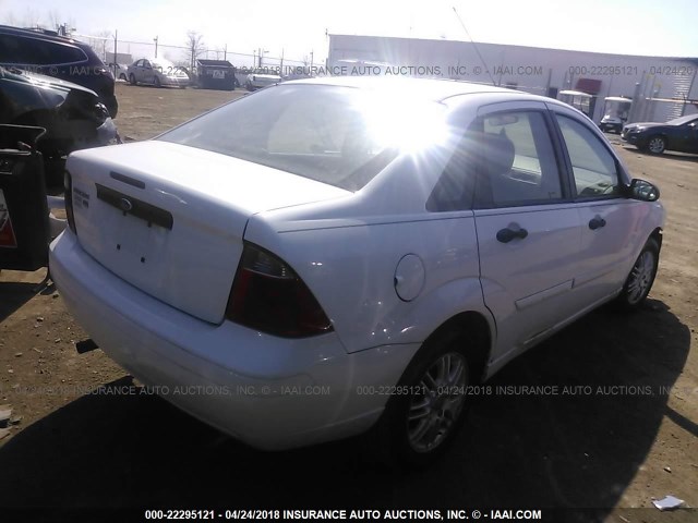 1FAFP34N57W131418 - 2007 FORD FOCUS ZX4/S/SE/SES 白色 照片 4