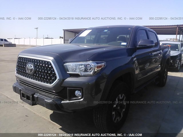 5TFCZ5AN6JX122350 - 2018 TOYOTA TACOMA DBL CAB/SR/TRDSPT/OR/PRO ნაცრისფერი ფოტო 2