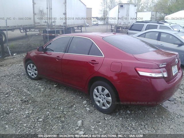 4T4BF3EKXAR001915 - 2010 TOYOTA CAMRY SE/LE/XLE RED photo 3
