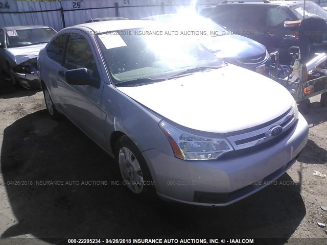 1FAHP32N58W187033 - 2008 FORD FOCUS S/SE SILVER photo 1