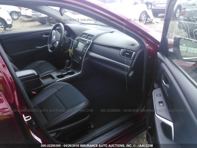 4T1BF1FK8FU916024 - 2015 TOYOTA CAMRY LE/XLE/SE/XSE RED photo 5