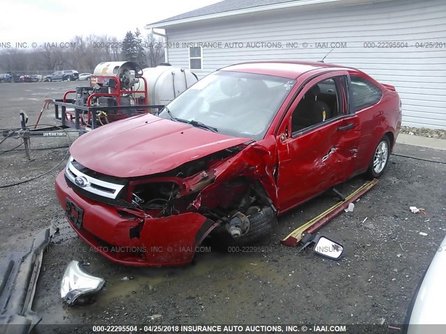 1FAHP33N78W159166 - 2008 FORD FOCUS SE/SEL/SES RED photo 2