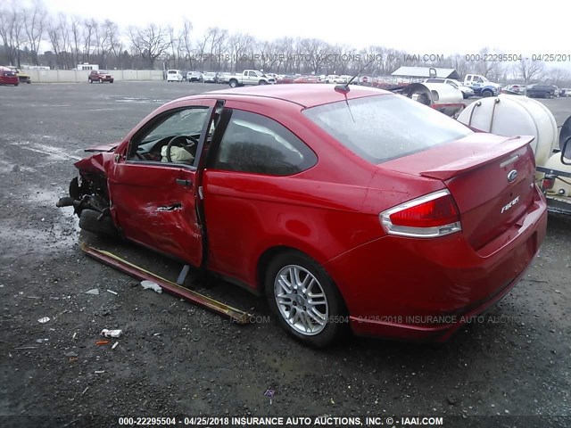 1FAHP33N78W159166 - 2008 FORD FOCUS SE/SEL/SES RED photo 3