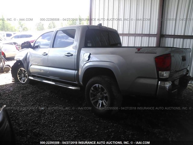 5TFCZ5ANXGX003547 - 2016 TOYOTA TACOMA DBL CAB/SR/SR5/TRD SPT/OR SILVER photo 3