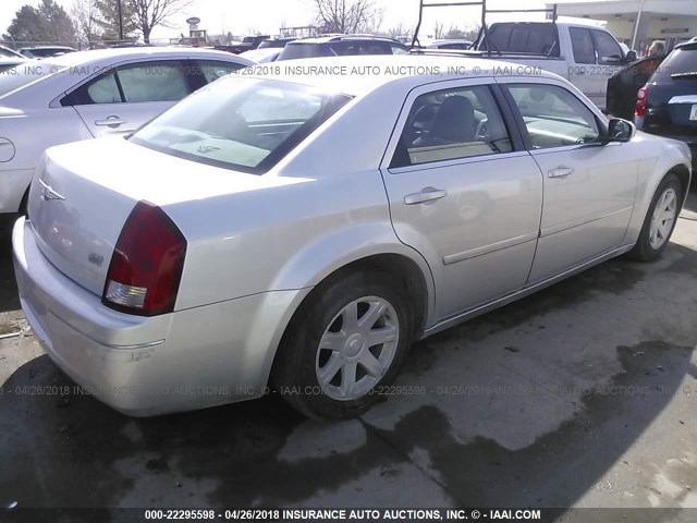 2C3JA53G95H109491 - 2005 CHRYSLER 300 TOURING SILVER photo 4