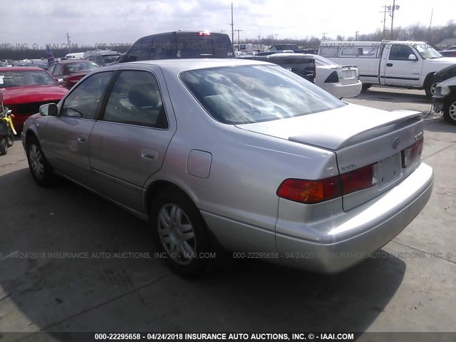 JT2BG22K1Y0469102 - 2000 TOYOTA CAMRY CE/LE/XLE 银色 照片 3