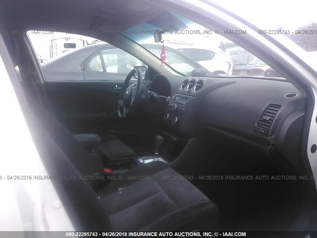 1N4AL21E28C179370 - 2008 NISSAN ALTIMA 2.5/2.5S WHITE photo 5