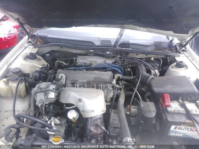 JT2BG28K010548547 - 2001 TOYOTA CAMRY LE/XLE WHITE photo 10