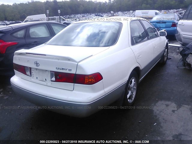 JT2BG28K010548547 - 2001 TOYOTA CAMRY LE/XLE WHITE photo 4