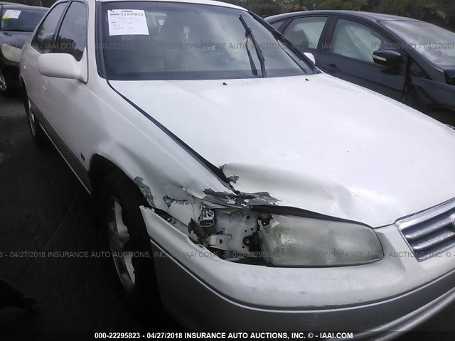 JT2BG28K010548547 - 2001 TOYOTA CAMRY LE/XLE WHITE photo 6